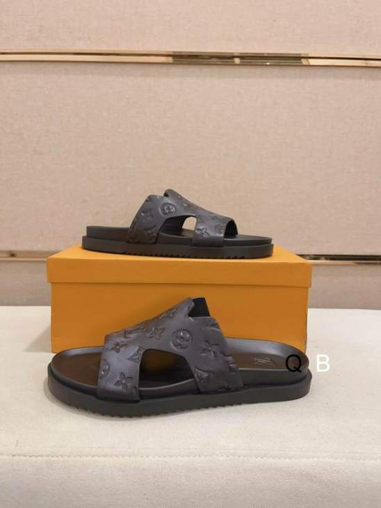 Picture of Louis Vuitton Slippers _SKULVsz38-455CTF0154321